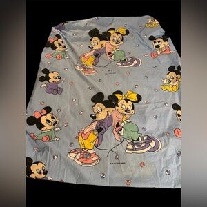 Twin size fitted bed sheet 
The Disney company vintage Minnie and Mickie